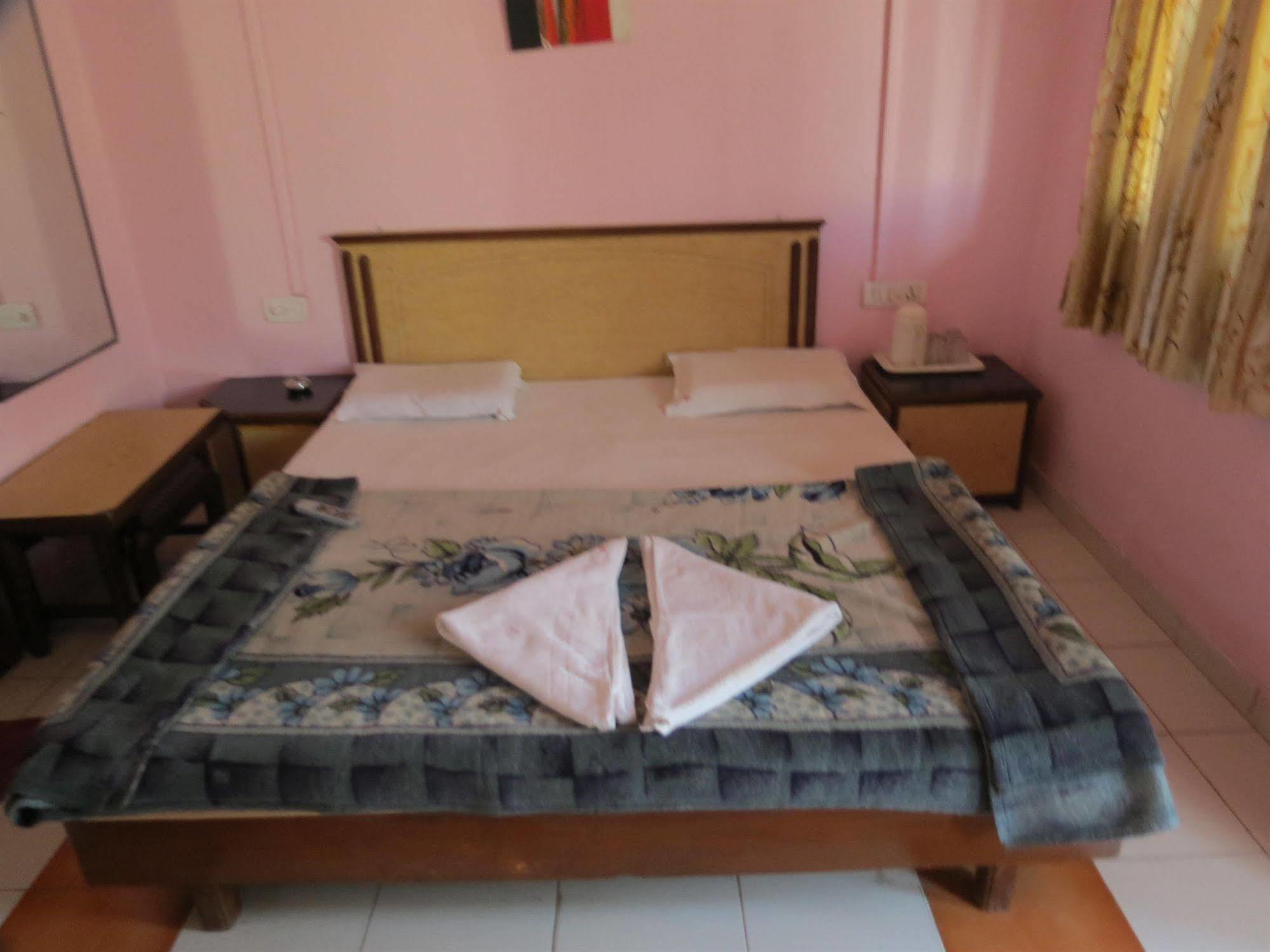Hotel Sunny Classic Mahābaleshwar Eksteriør billede